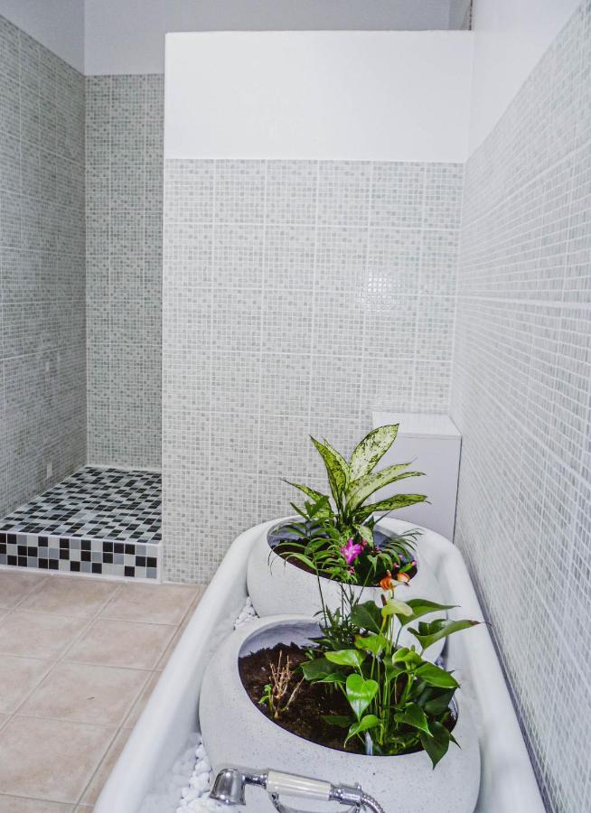La Laujere Ivie - Gite & Piscine Privative Saint-Hilaire-du-Bois  外观 照片