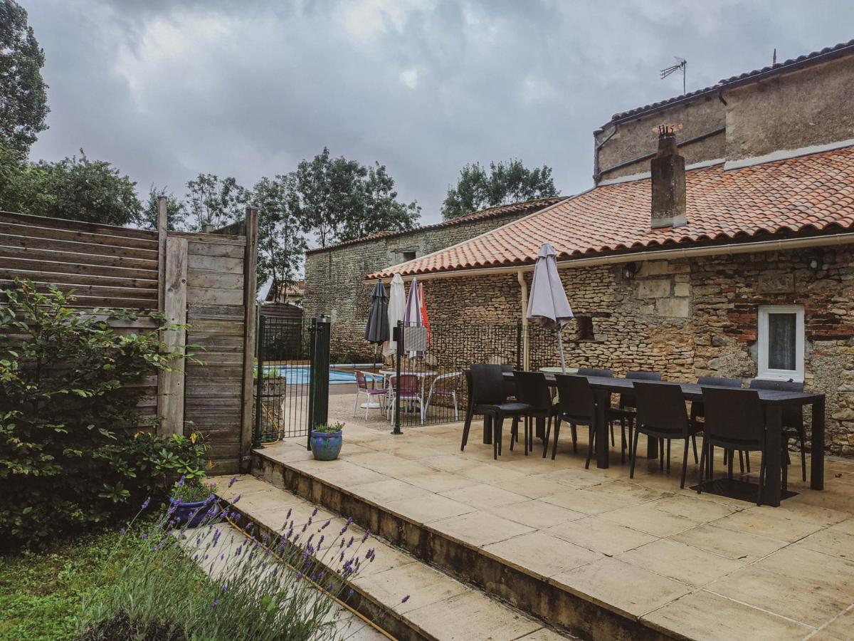 La Laujere Ivie - Gite & Piscine Privative Saint-Hilaire-du-Bois  外观 照片